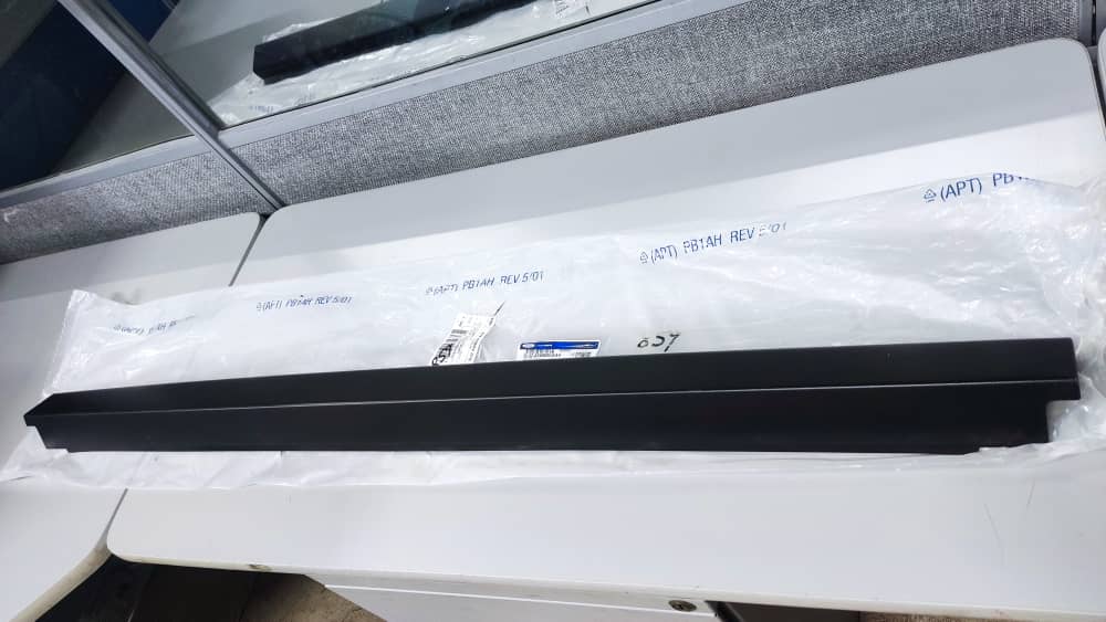 Moldura Superior De Compuerta De Caja Carga 5L3Z-8340602-AAA